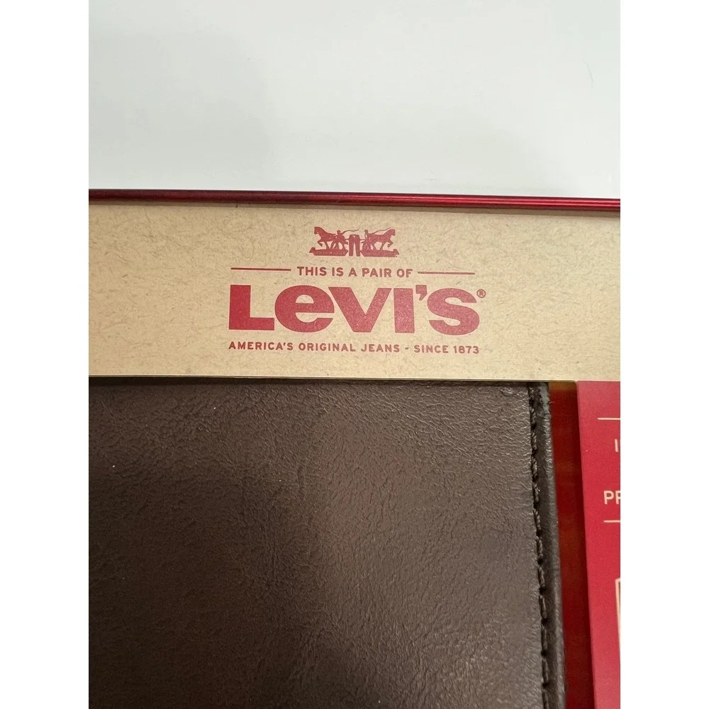 Levis levi bifold